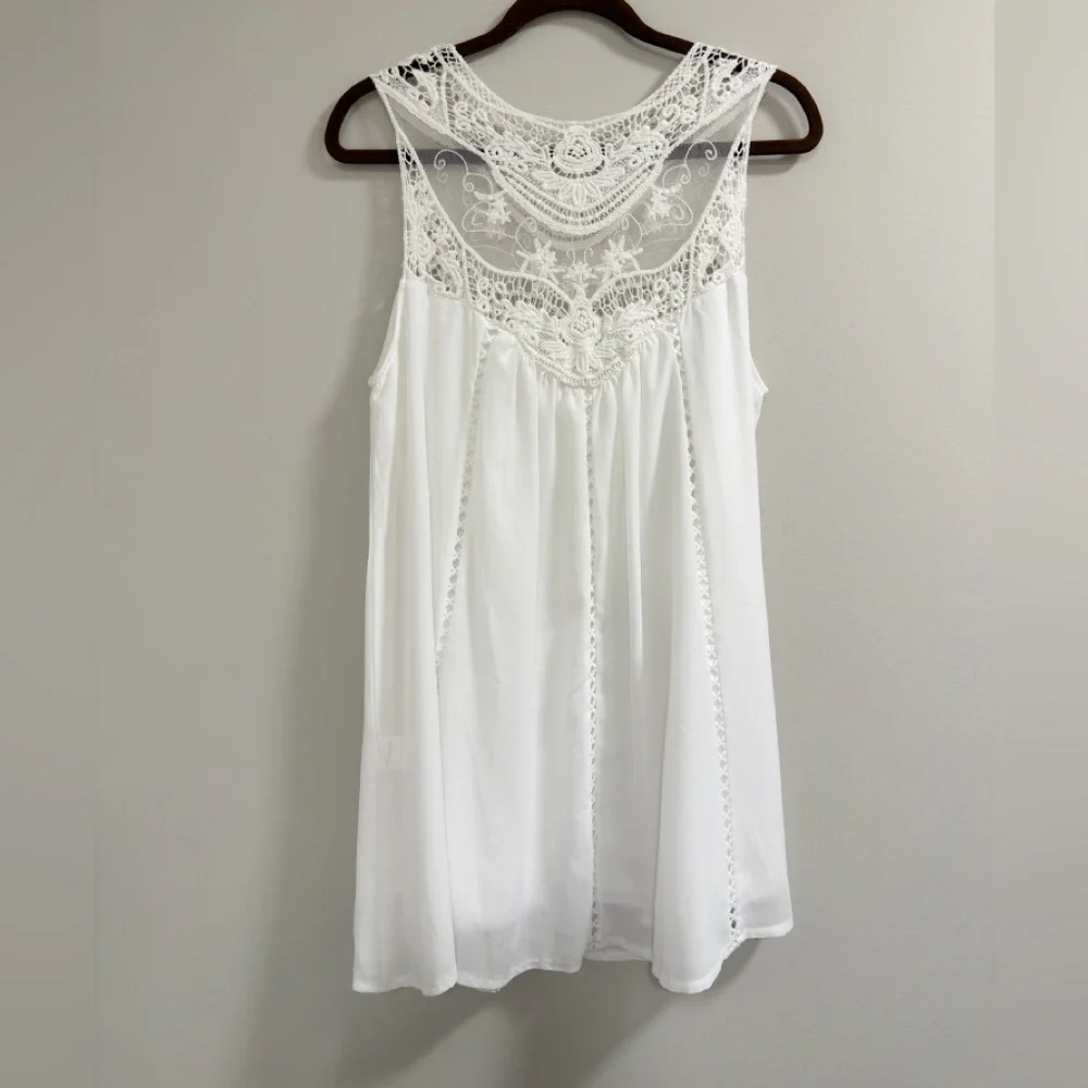 Elegant White Lace Women's Dress - Picture 3 of 3
